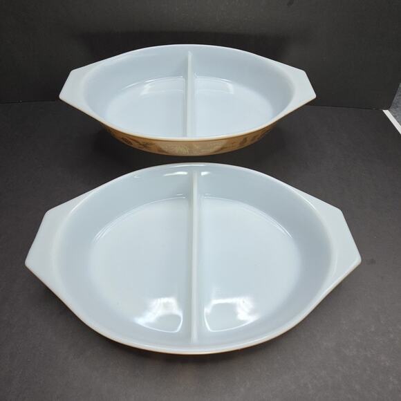 Pyrex Early American 1.5 Quart Divided Oval Covered Casserole Dish Set of 2. - Picture 2 of 13